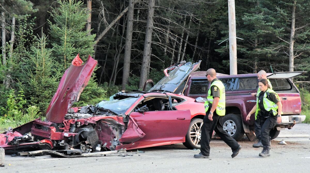 serious accident saint-joachim: woman rests